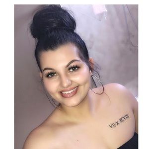 Meet your Posher, Claudia